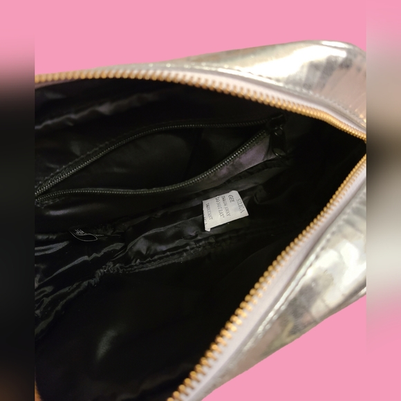 NWOT V.S. silver cross body purse - Picture 8 of 11